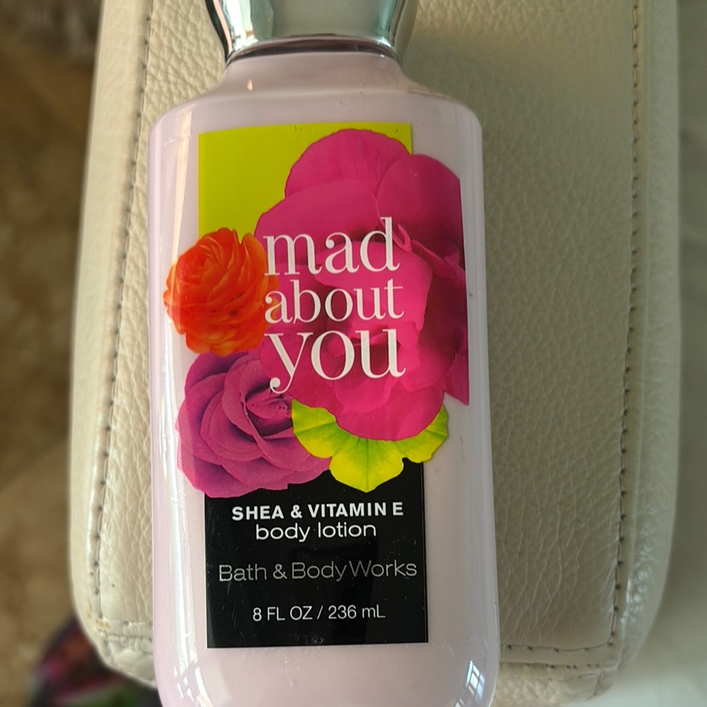 Bath & Body Works Pink Moisturizing Body Oil